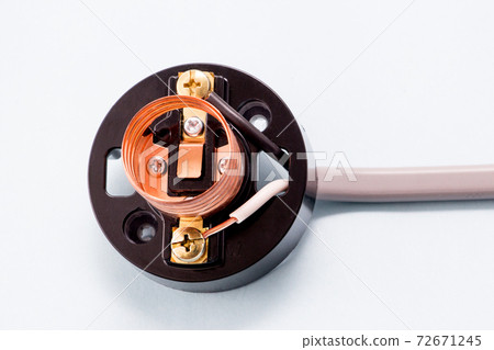 Lamp receptacle defect 72671245