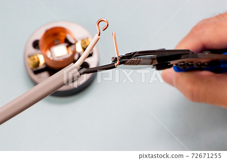 Lampless receptacle 72671255