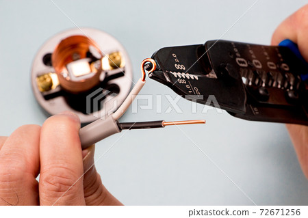 Lampless receptacle 72671256