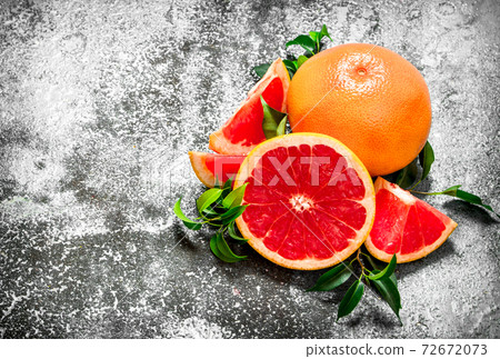 Fresh grapefruits. 72672073