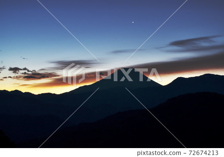 Dawning star (Venus) and Fuji Dawning star (Venus) and Fuji 72674213