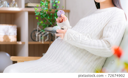 Rice ball pregnant woman 16: 9 72674902