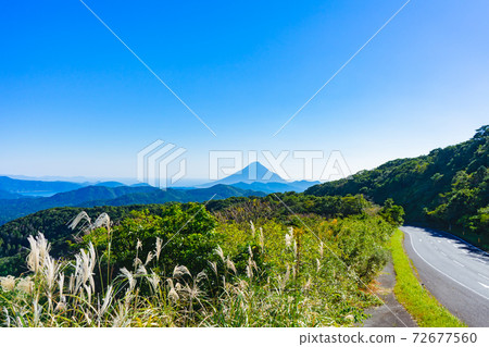 從新宿天際線的觀景台上看到的Kaimondake 72677560