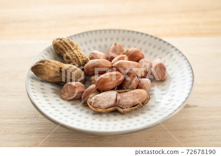 Boiled peanut 72678190