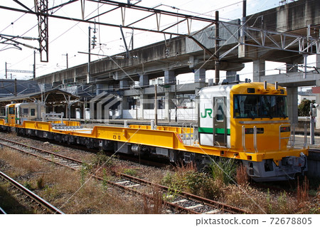 宇都宮線試車的E195系列汽車（標準尺寸的鐵路運輸車輛） 72678805