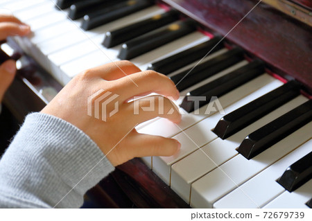 Piano classroom 72679739