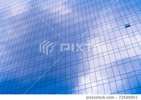 Hanging decorative construction overgrown with living plants (ferns, philodendron) as part of interior design at the Emquartier Shopping Mall on May 26, 2019 in Bangkok, Thailand. 72680801