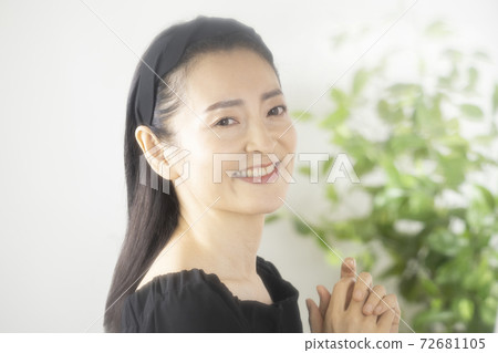 Beauty image A smiling woman Beauty image A smiling woman 72681105