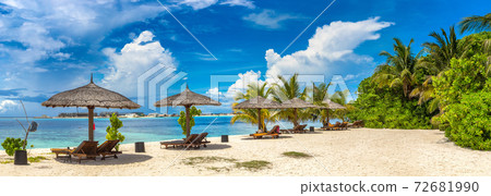 Sunbed and umbrella in the Maldives 72681990