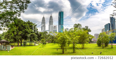Petronas Towers in Kuala Lumpur Petronas Towers in Kuala Lumpur 72682012