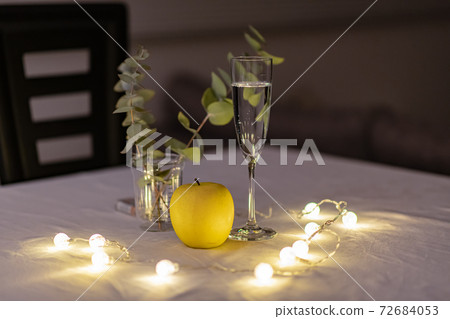 Champagne and apples 72684053