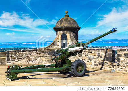 Edinburgh castle cannon 72684291