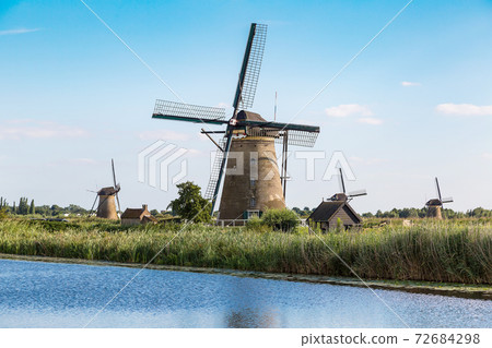 Windmills and canal in Kinderdijk 72684298
