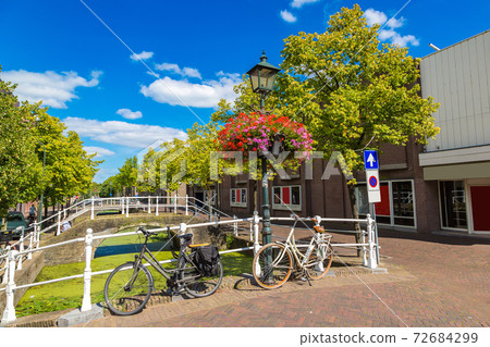 Canal in historical part of Delft 72684299