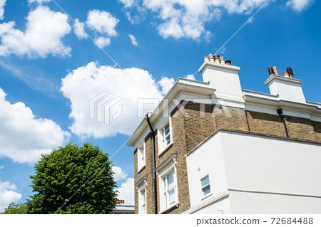 London skyline under bright sunlight Brick buildings and white-walled buildings 72684488