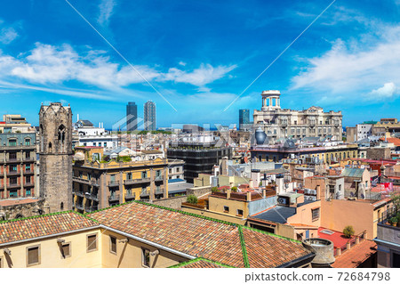 Panoramic view of Barcelona 72684798