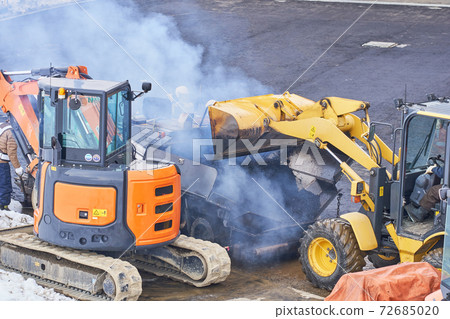 在瀝青整理劑中收集瀝青的工作 72685020