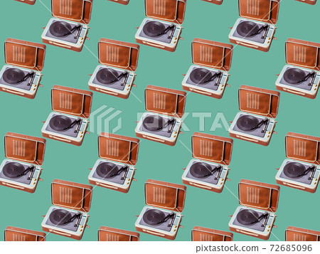 Seamless pattern. Abstract record player part isolated on green background. 72685096