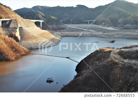Gokayama dam lake with reduced water Gokayama dam lake with reduced water 72688553