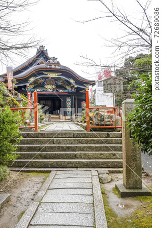 Chikubu Island Hogonji Temple National Treasure "Karamon" 72689086