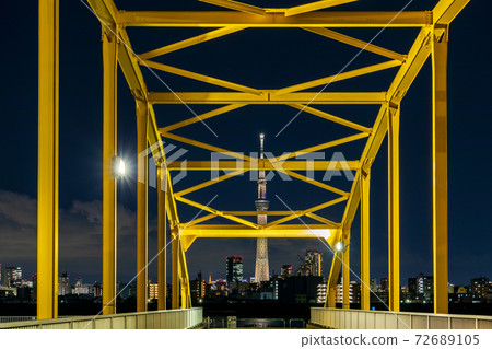Tokyo Sky Tree Illuminated "Sakura Gold" inspired by the Tokyo 2020 Olympic Torch Relay Torch Tokyo Sky Tree Illuminated "Sakura Gold" inspired by the Tokyo 2020 Olympic Torch Relay Torch 72689105