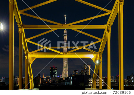 Tokyo Sky Tree Illuminated "Sakura Gold" inspired by the Tokyo 2020 Olympic Torch Relay Torch Tokyo Sky Tree Illuminated "Sakura Gold" inspired by the Tokyo 2020 Olympic Torch Relay Torch 72689106