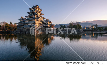 松本城（黎明） 72689130