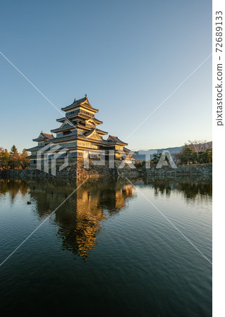 松本城（黎明） 72689133