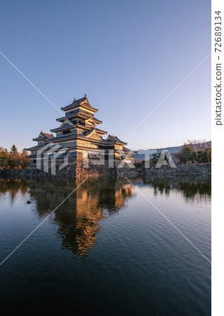 Matsumoto Castle (dawn) 72689134
