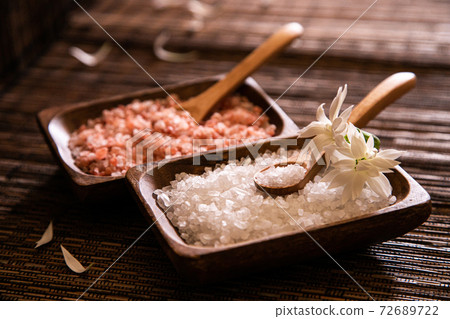 沐浴鹽美女形像素材 72689722