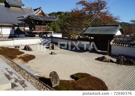 Jyoei-ji Temple Bell Tower Gate and South Garden, Yamaguchi City, Yamaguchi Prefecture 72690376