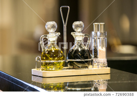 Image material of fashionable oil pot seasoning container Image material of fashionable oil pot seasoning container 72690388