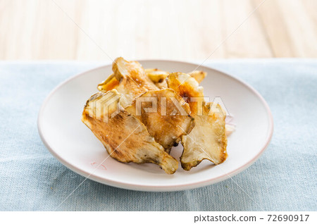 Jerusalem artichoke chips not fried in oil Jerusalem artichoke chips not fried in oil 72690917