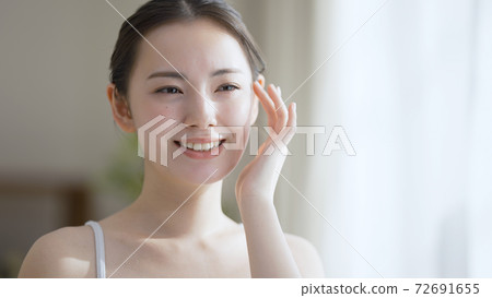 Young woman doing skin care Young woman doing skin care 72691655