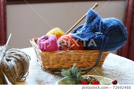 Knitting of yarn Knitting of yarn 72692488