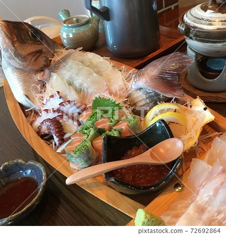 A boat A boat 72692864