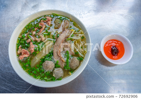 Delicious bowl of Vietnamese Pho beef noodles soup Delicious bowl of Vietnamese Pho beef noodles soup 72692906