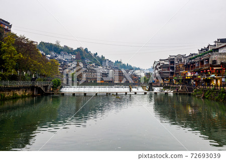 Wide view of Fenghuang ancient town on beautiful Tuojiang river Wide view of Fenghuang ancient town on beautiful Tuojiang river 72693039