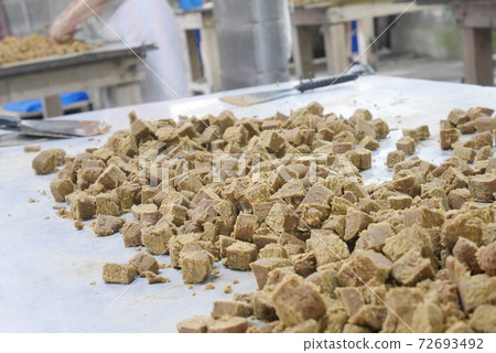Brown sugar from Amami's sugar factory 72693492