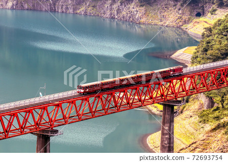 Oigawa Railway running on the surface of the lake 72693754