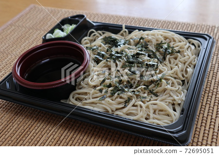 Convenience store Zaru soba 72695051