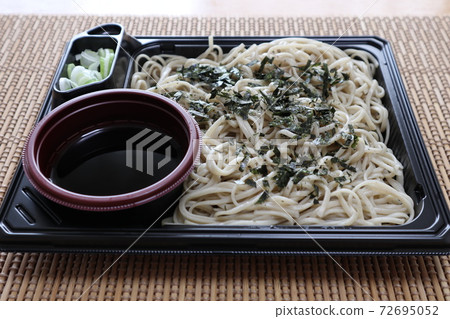 Convenience store Zaru soba 72695052