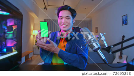 asian man have live stream asian man have live stream 72695238