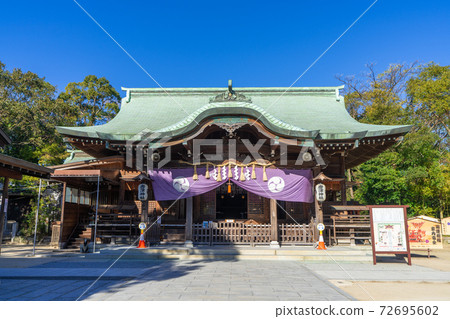 晴朗的天氣唐津神社（佐賀縣唐津市南城） 72695602