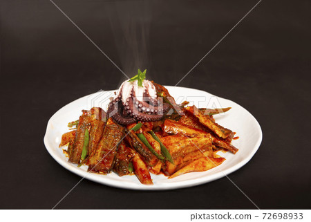 Steamed steamed cod 72698933