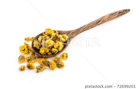 Dry chrysanthemum in wooe spoon on white background Dry chrysanthemum in wooe spoon on white background 72699201