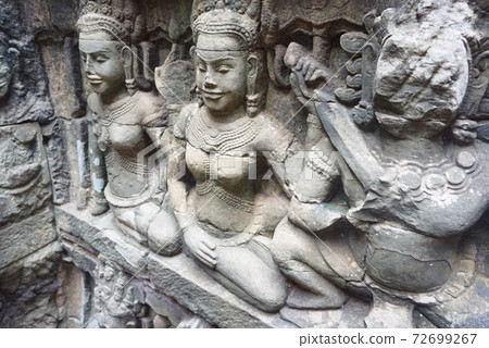 Cambodian smiling mural 72699267