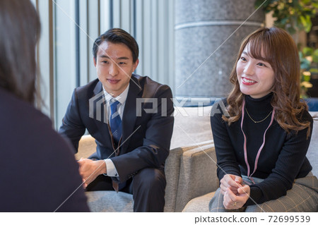 Meeting scene 72699539