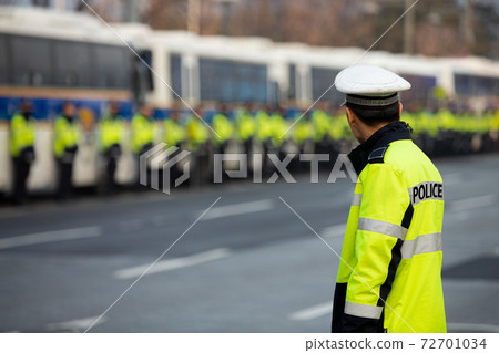 Police officers an demonstration Police officers an demonstration 72701034