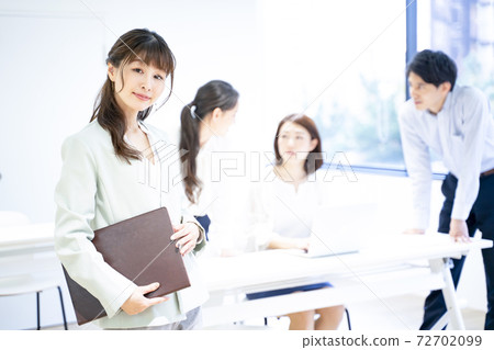 商業場景 72702099